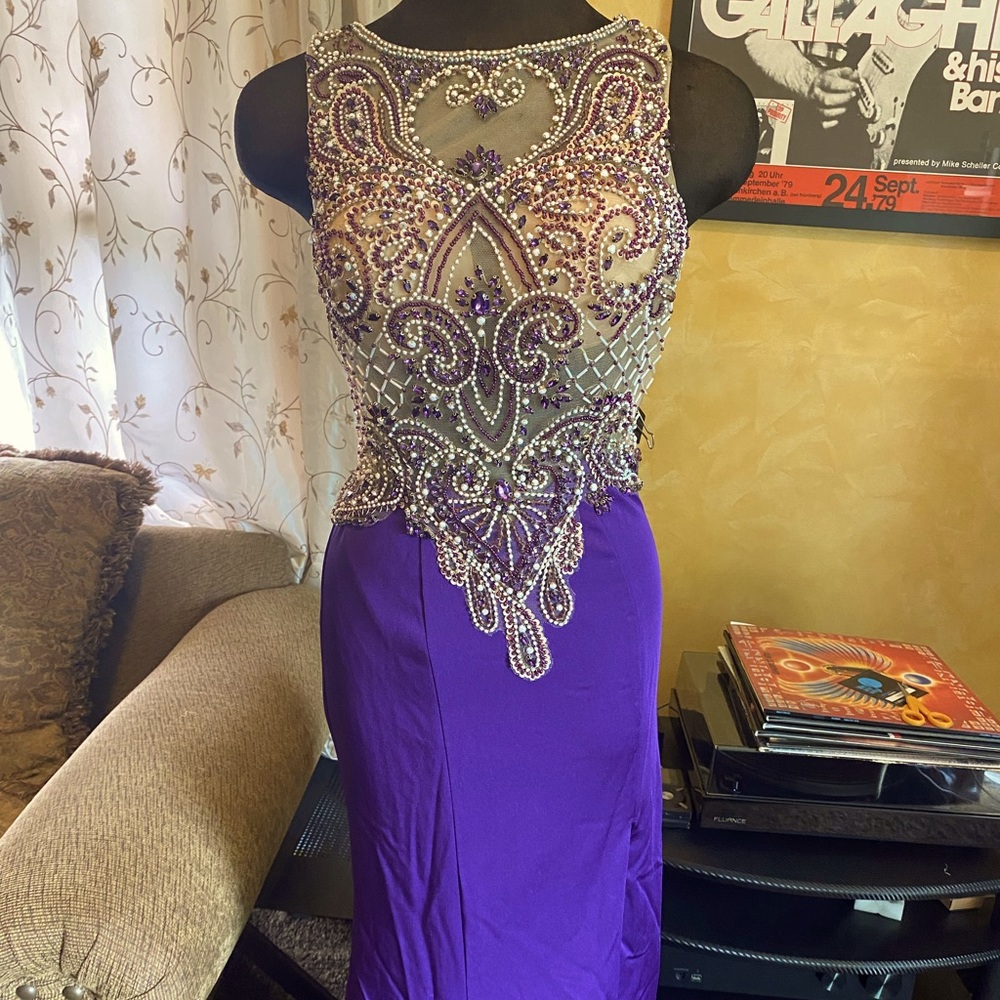 Zoey Grey  Style 30911  Size 4. NWT